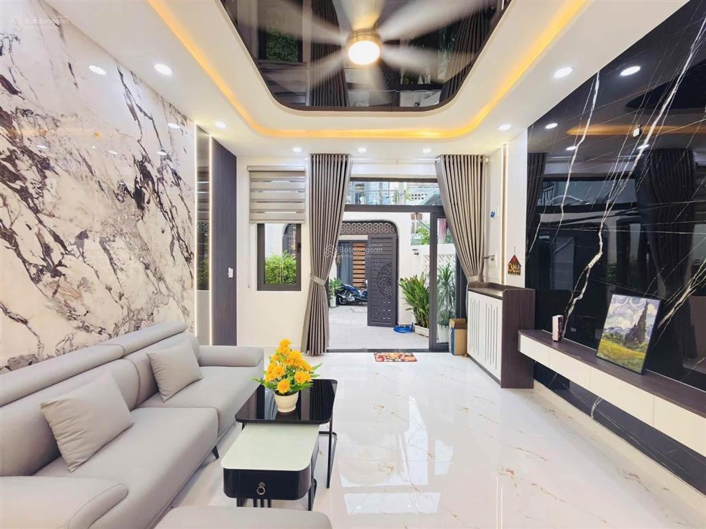 Giảm sâu cho khách chốt liền. đường trần phú, q5  dt 52m2. hẻm xe hơi 6m. sổ riêng