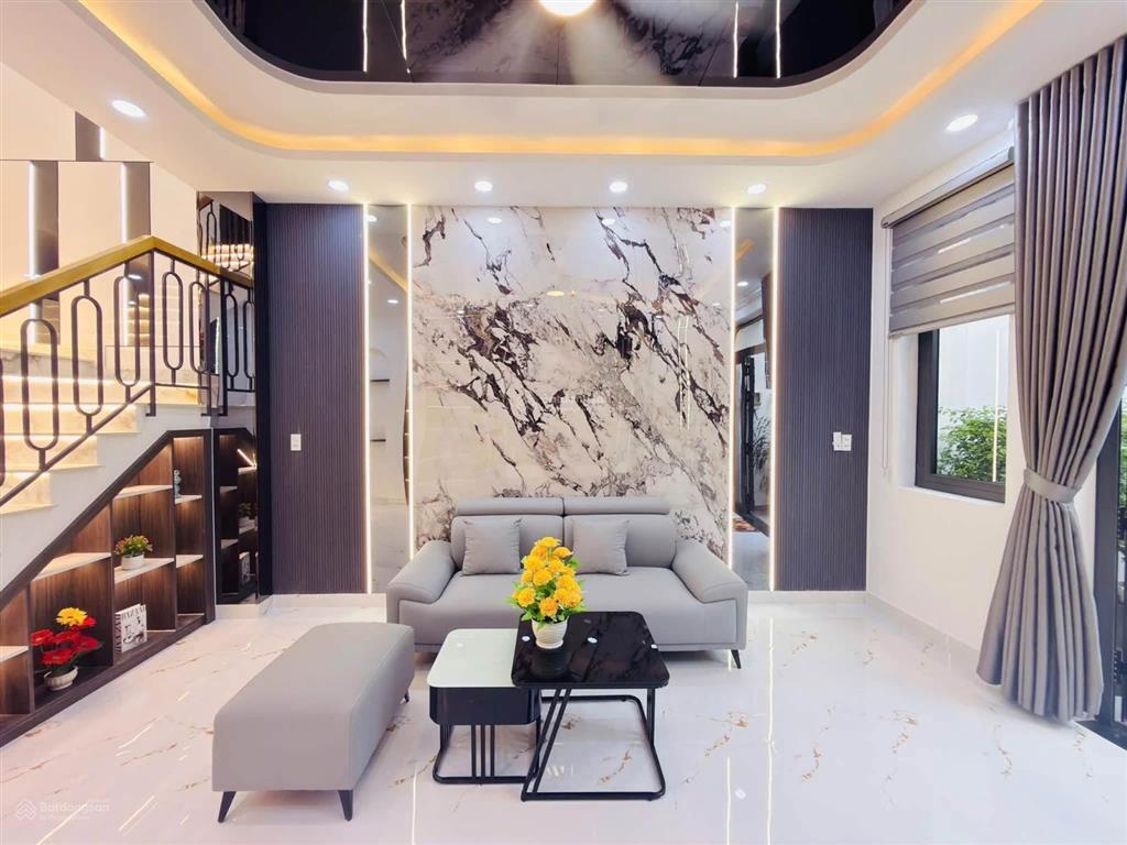 Giảm sâu cho khách chốt liền. đường trần phú, q5  dt 52m2. hẻm xe hơi 6m. sổ riêng