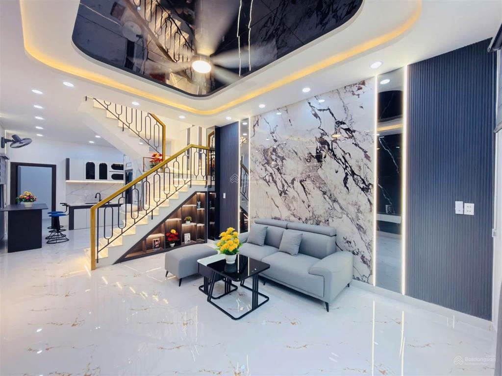 Giảm sâu cho khách chốt liền. đường trần phú, q5  dt 52m2. hẻm xe hơi 6m. sổ riêng