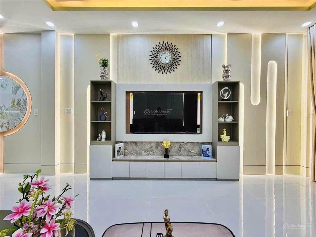 Nhà hẻm 1 sẹc rộng 7m ngay huỳnh mẫn đạt, q5  dt 70m2. không tranh chấp. sổ sẵn