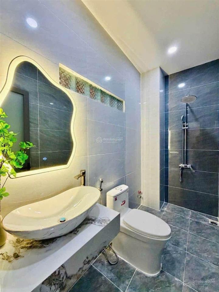 Nhà hẻm 1 sẹc rộng 7m ngay huỳnh mẫn đạt, q5  dt 70m2. không tranh chấp. sổ sẵn