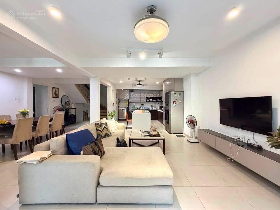 Bán nhà riêng tại hoàng văn thụ, 104m2, nhiều tiện ích hấp dẫn