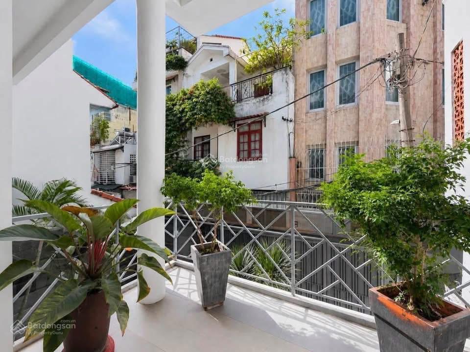 Bán nhà riêng tại hoàng văn thụ, 104m2, nhiều tiện ích hấp dẫn