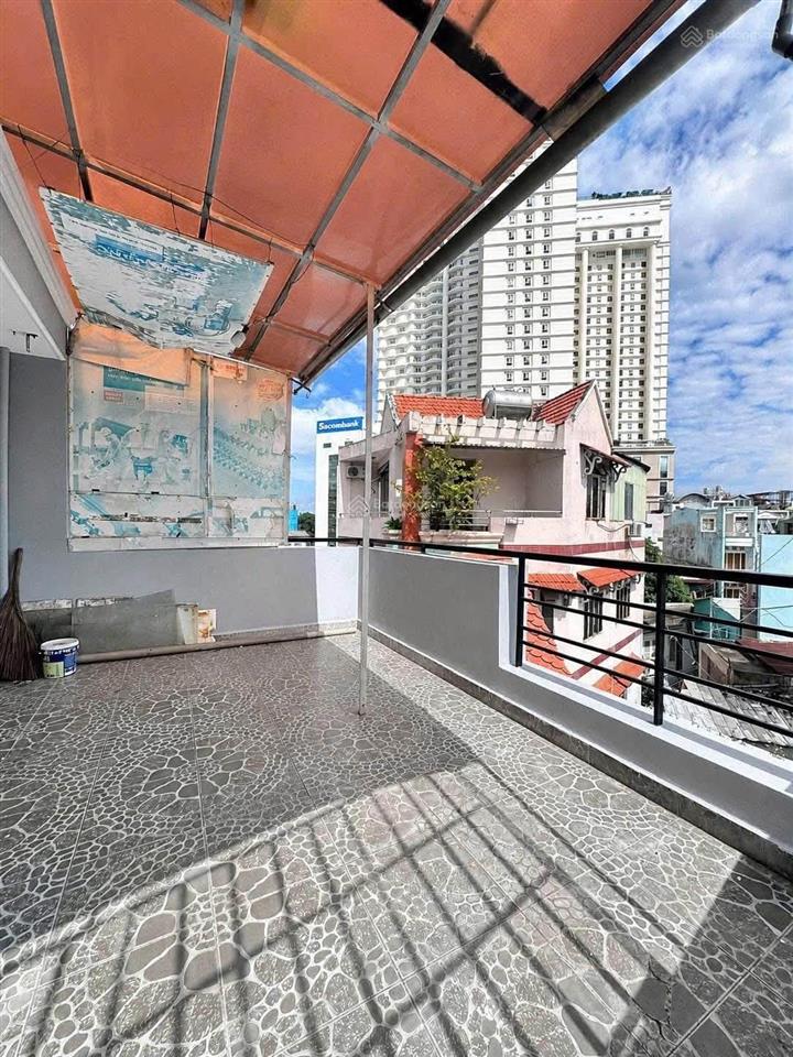 Cách trường nguyễn thị diệu 200m. đường huỳnh tịnh của, q3  giá 6 tỷ 250 / dt 72m2 công nhận đủ
