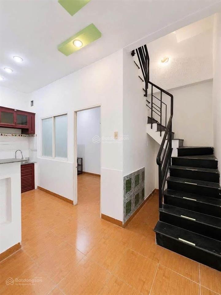 Cách trường nguyễn thị diệu 200m. đường huỳnh tịnh của, q3  giá 6 tỷ 250 / dt 72m2 công nhận đủ
