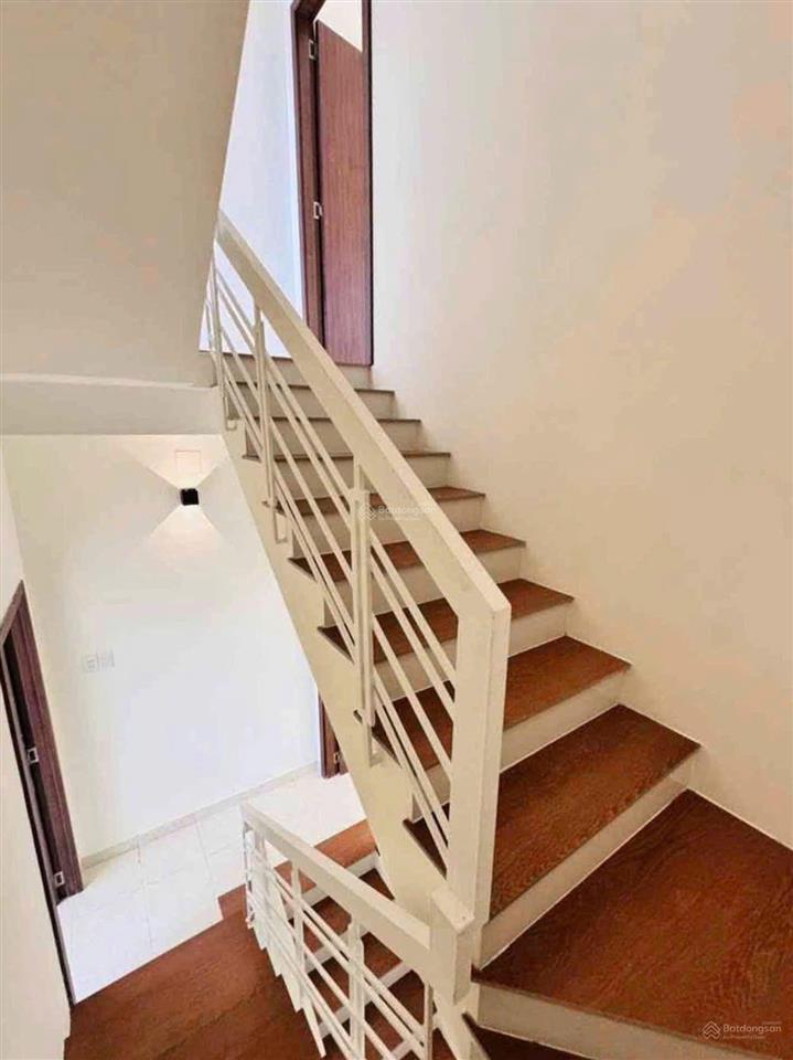 Hẻm xe tăng cực rộng ngay hòa hưng, q10  giá 6 tỷ 250 / dt 60m2 công nhận đủ. sổ riêng