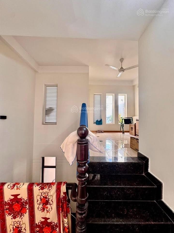 Bán nhanh trong tháng nên để giá rẻ 6 tỷ 890 / dt ngang 5m x dài 14m. đường phan văn trị. hẻm 8m