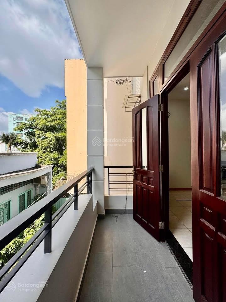 Bán nhanh trong tháng nên để giá rẻ 6 tỷ 890 / dt ngang 5m x dài 14m. đường phan văn trị. hẻm 8m