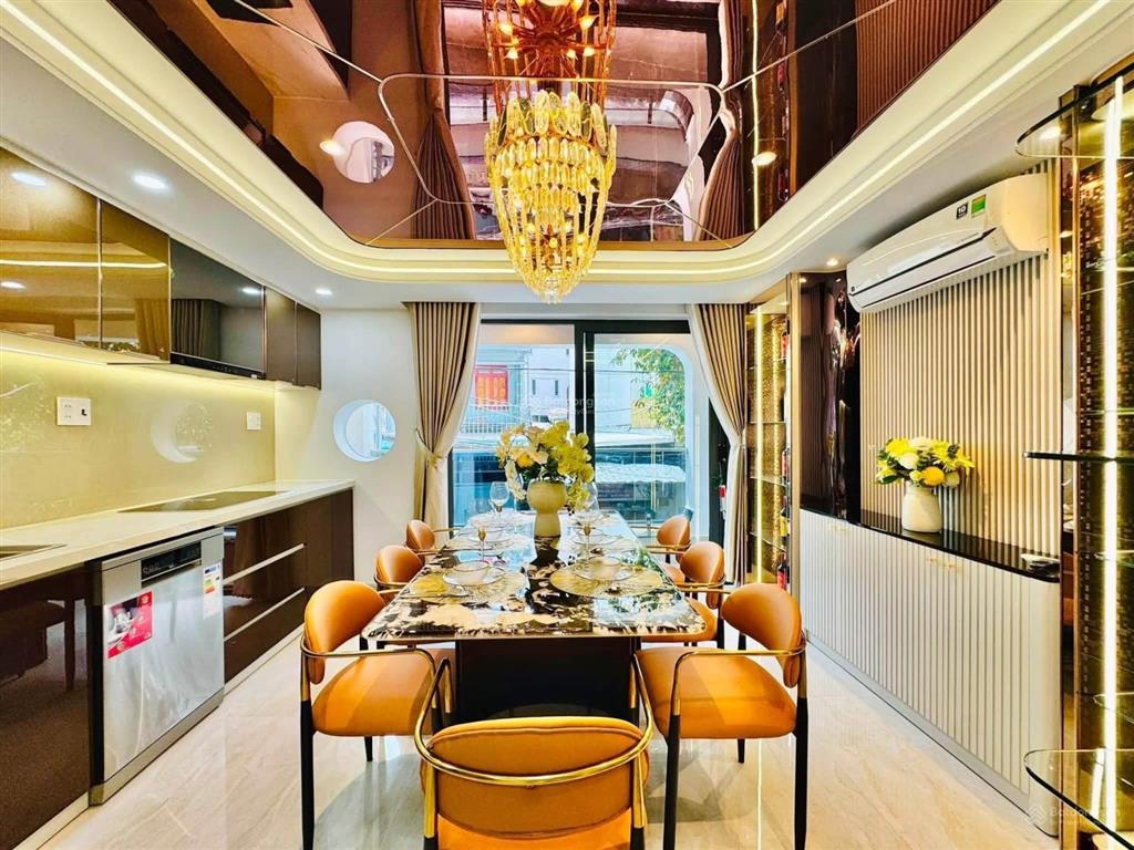 Sát siêu thị gigamall 1 phút đường số 18  giá bao công chứng 4 tỷ 790 / dt 80m2. sổ sách sẵn
