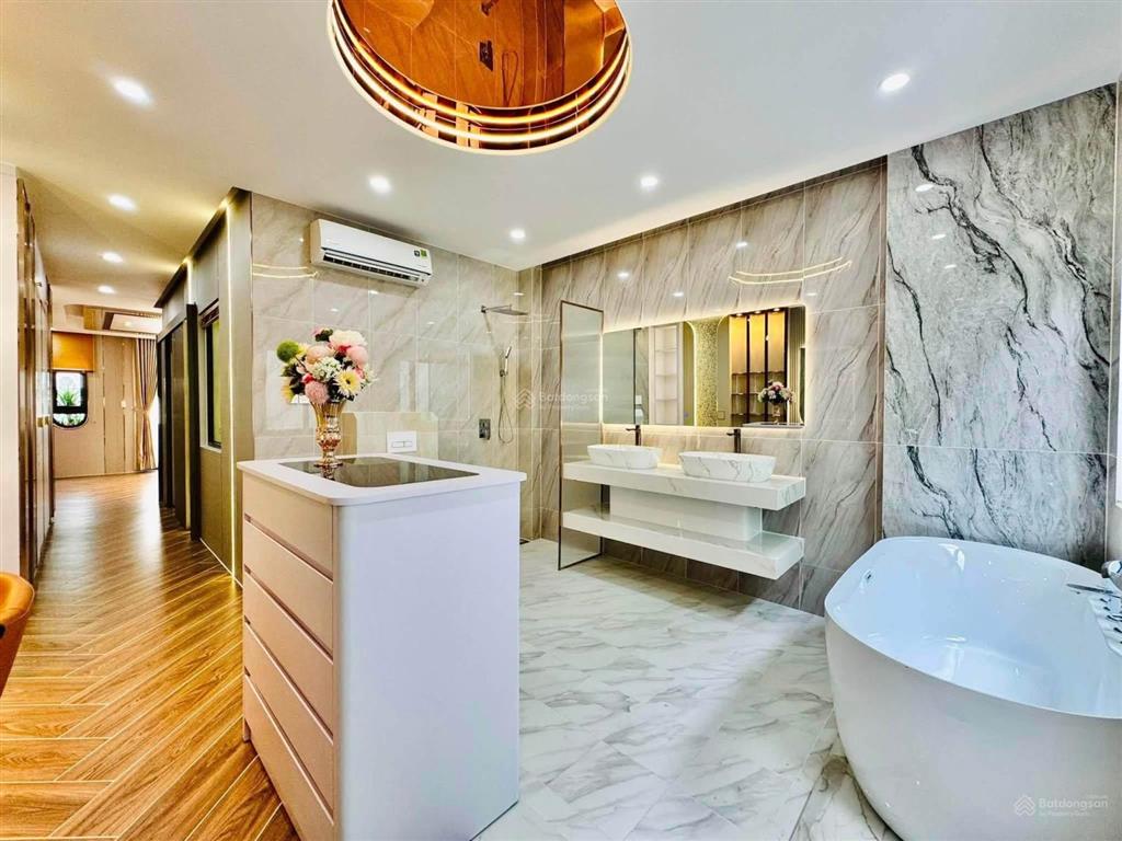 Sát siêu thị gigamall 1 phút đường số 18  giá bao công chứng 4 tỷ 790 / dt 80m2. sổ sách sẵn