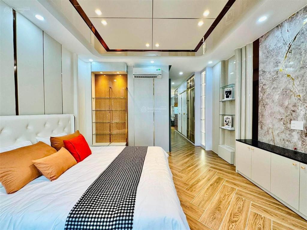 Sát siêu thị gigamall 1 phút đường số 18  giá bao công chứng 4 tỷ 790 / dt 80m2. sổ sách sẵn