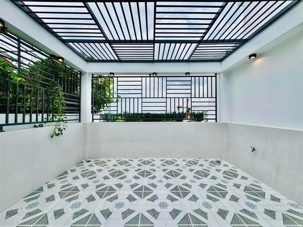 Sát siêu thị gigamall 1 phút đường số 18  giá bao công chứng 4 tỷ 790 / dt 80m2. sổ sách sẵn