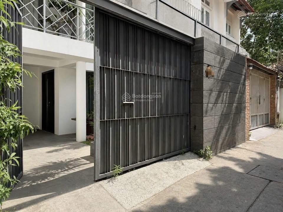 Gần tiệm vịt quay đường bùi hữu nghĩa, quận 5  giá 6 tỷ 330 / dt 105m2. sổ sẵn công chứng
