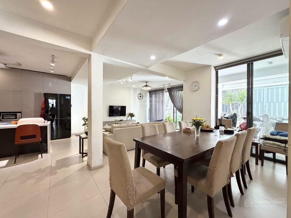 Gần tiệm vịt quay đường bùi hữu nghĩa, quận 5  giá 6 tỷ 330 / dt 105m2. sổ sẵn công chứng