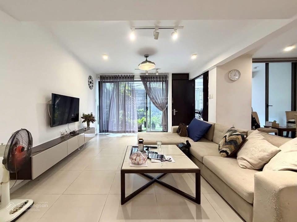 Gần tiệm vịt quay đường bùi hữu nghĩa, quận 5  giá 6 tỷ 330 / dt 105m2. sổ sẵn công chứng