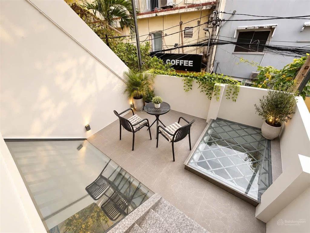 Ngay cư xá đô thành, quận 3  giá 5 tỷ 090 / ngang 4,5m x dài 18m. sổ sẵn. xe hơi trong nhà