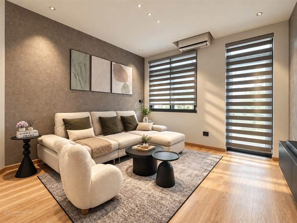 Ngay cư xá đô thành, quận 3  giá 5 tỷ 090 / ngang 4,5m x dài 18m. sổ sẵn. xe hơi trong nhà