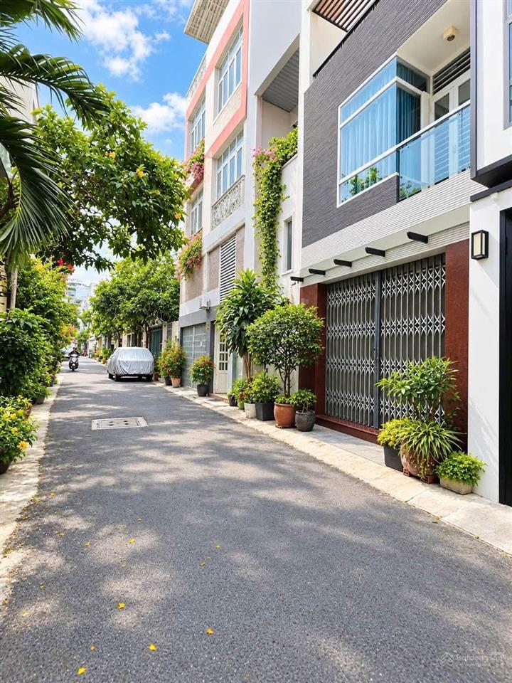 Sát giá 4 tỷ 990 / ngang 5,5m x dài 18m. đường nguyễn thị thập, quận 7. đường 8m xe hơi. sổ riêng