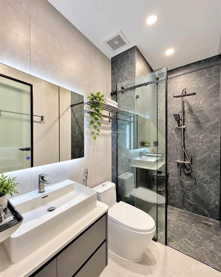 Sát giá 4 tỷ 990 / ngang 5,5m x dài 18m. đường nguyễn thị thập, quận 7. đường 8m xe hơi. sổ riêng