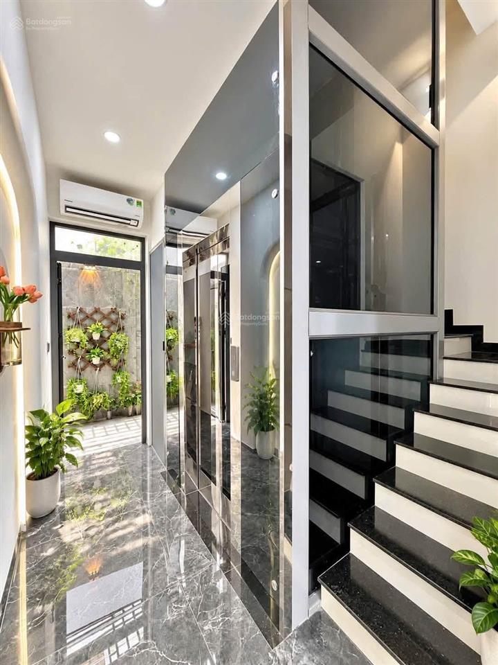 Sát giá 4 tỷ 990 / ngang 5,5m x dài 18m. đường nguyễn thị thập, quận 7. đường 8m xe hơi. sổ riêng