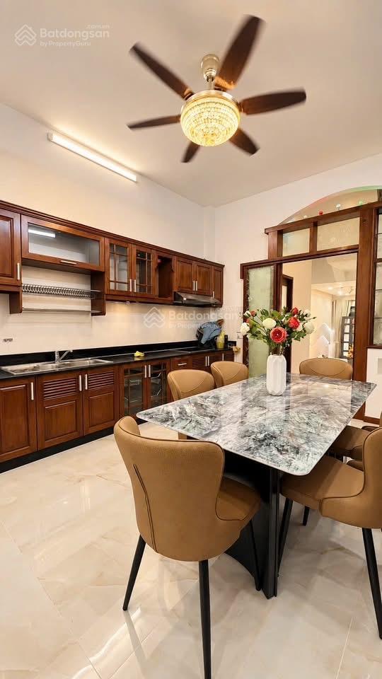 Gần chợ bà chiểu. đường huỳnh đình hai, bình thạnh  72m2 công nhận đủ. sổ sẵn