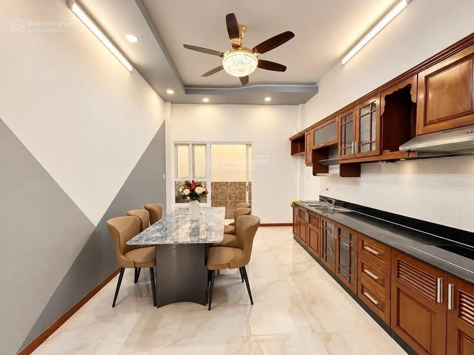 Gần chợ bà chiểu. đường huỳnh đình hai, bình thạnh  72m2 công nhận đủ. sổ sẵn