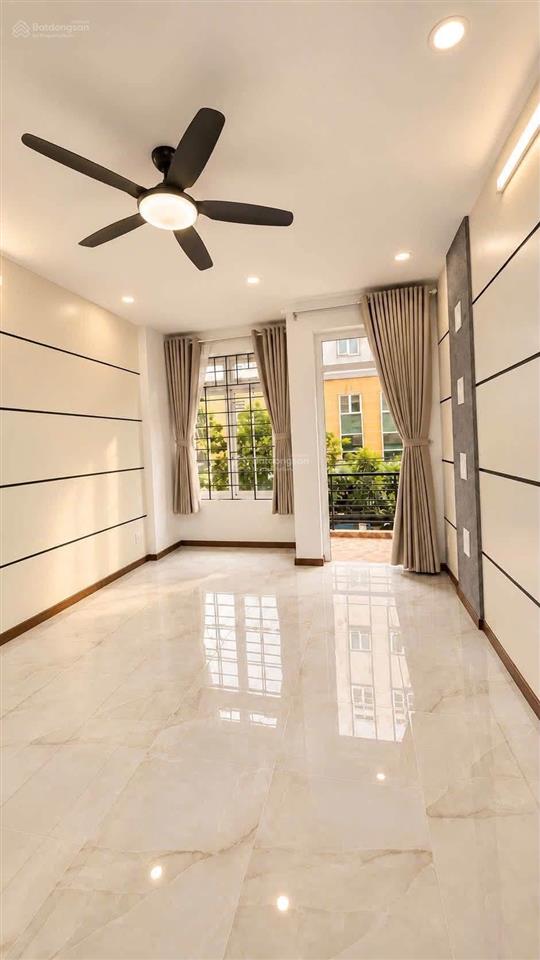Gần chợ bà chiểu. đường huỳnh đình hai, bình thạnh  72m2 công nhận đủ. sổ sẵn