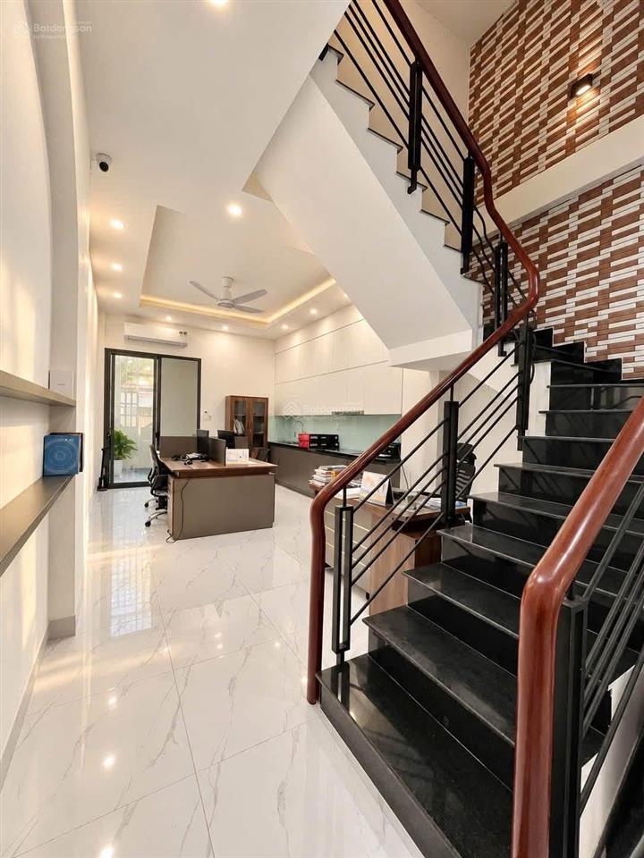 Nhà hẻm xe tăng 8m đường nguyễn trọng tuyển  ngang 4m x dài 20m. sổ hồng riêng