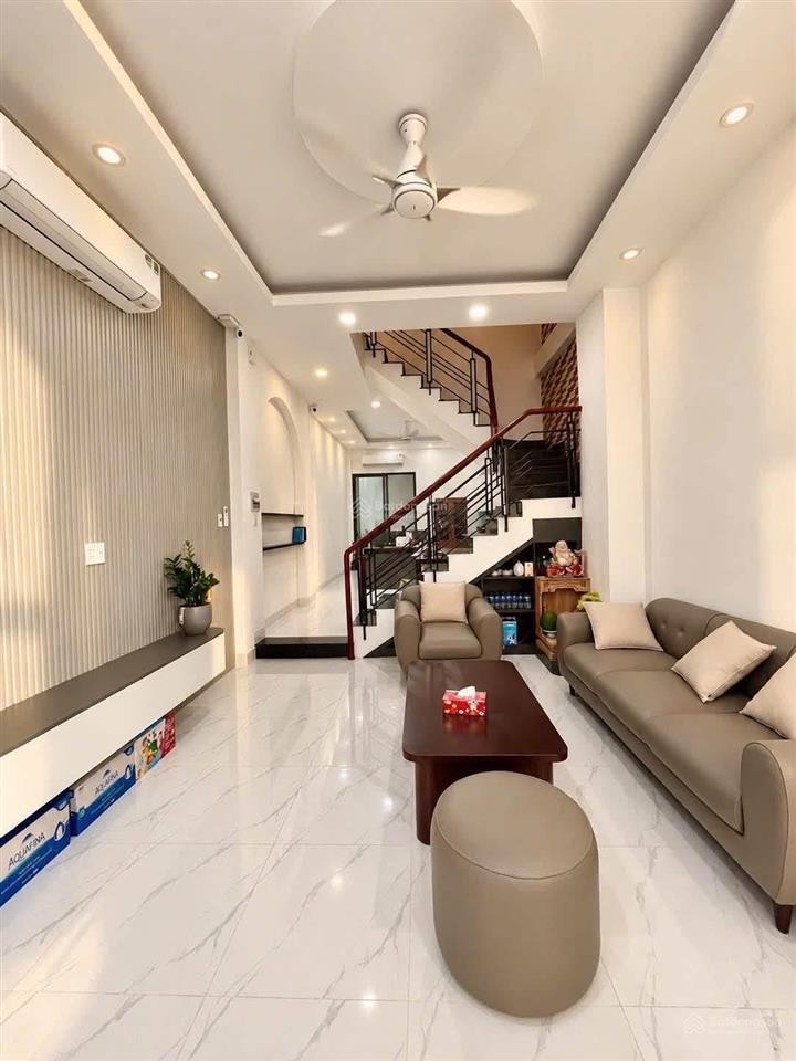 Nhà hẻm xe tăng 8m đường nguyễn trọng tuyển  ngang 4m x dài 20m. sổ hồng riêng