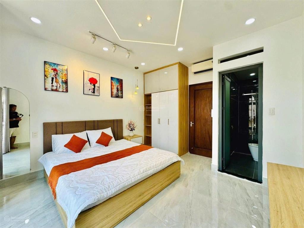 Bán nhà 93m2 đường 7m ngay cách mạng tháng 8quận 3. giá 5tỷ4 thuê 26tr. gần công viên lê thị riêng