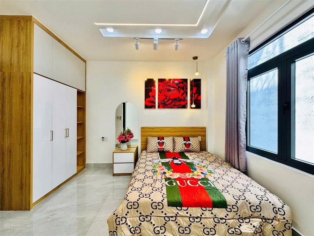 Bán nhà 93m2 đường 7m ngay cách mạng tháng 8quận 3. giá 5tỷ4 thuê 26tr. gần công viên lê thị riêng