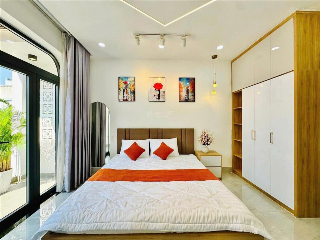 Bán nhà 93m2 đường 7m ngay cách mạng tháng 8quận 3. giá 5tỷ4 thuê 26tr. gần công viên lê thị riêng