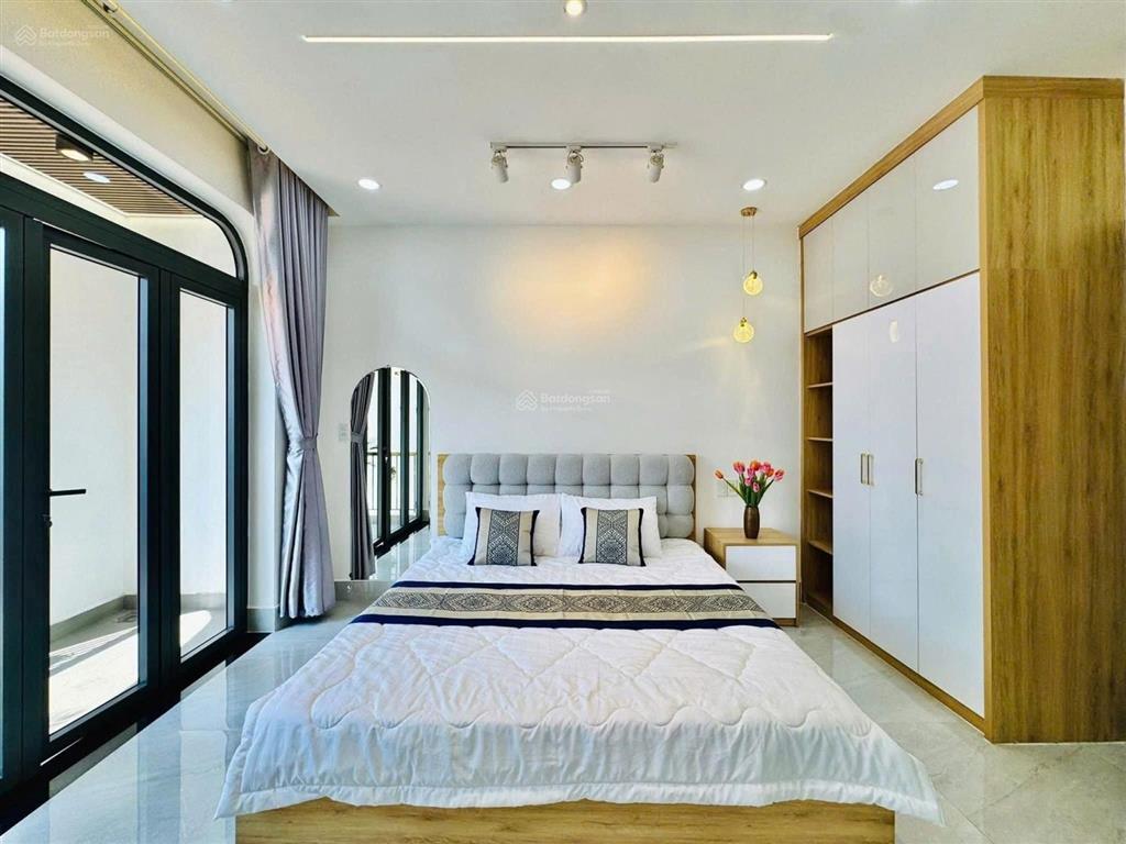 Bán nhà 93m2 đường 7m ngay cách mạng tháng 8quận 3. giá 5tỷ4 thuê 26tr. gần công viên lê thị riêng