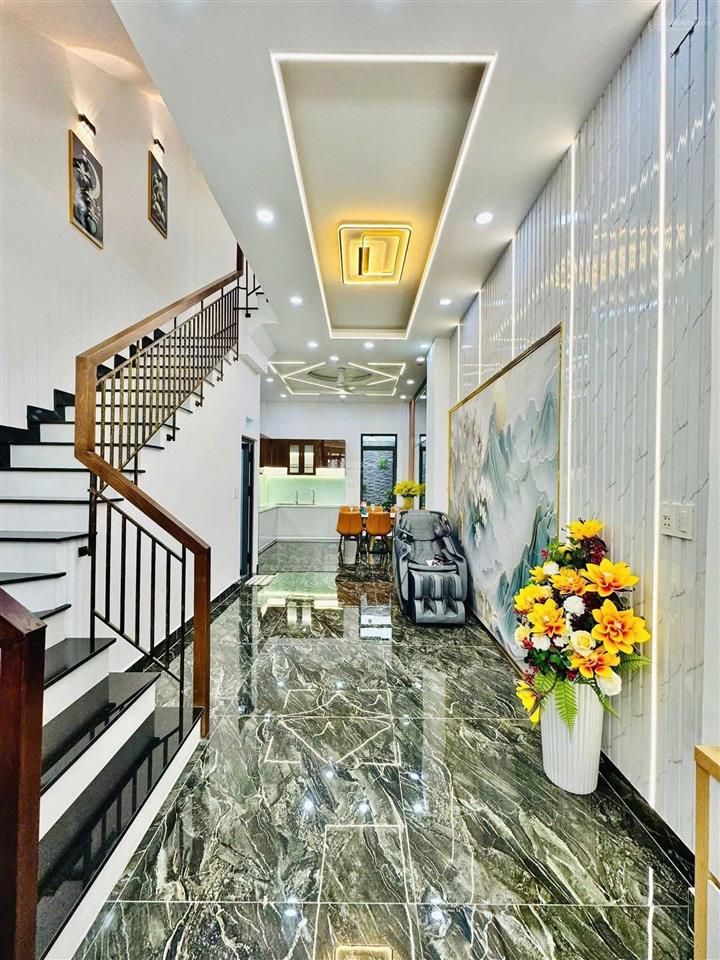 Bán nhà 93m2 đường 7m ngay cách mạng tháng 8quận 3. giá 5tỷ4 thuê 26tr. gần công viên lê thị riêng