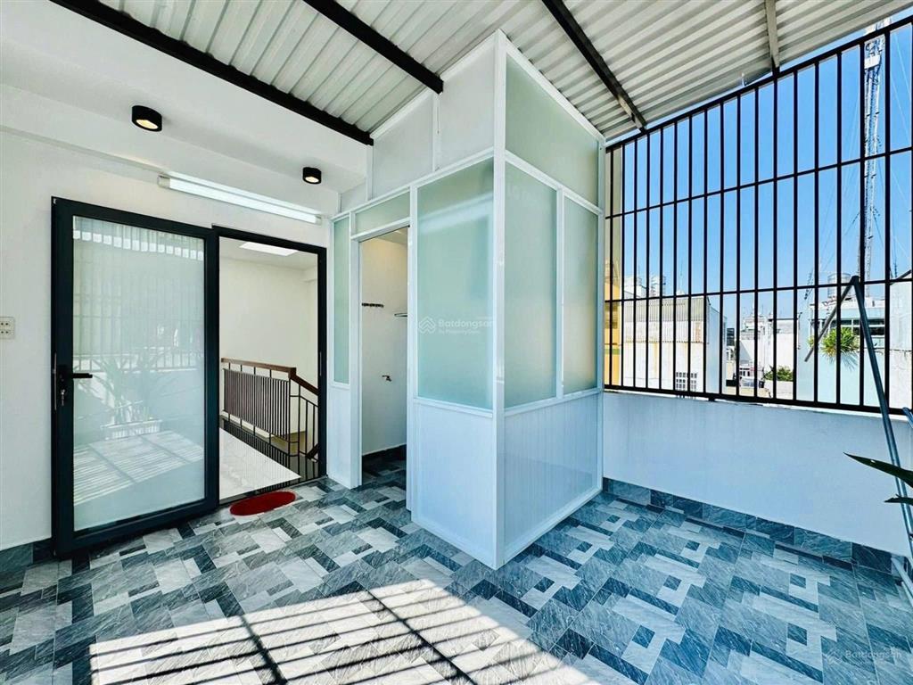 Bán nhà 93m2 đường 7m ngay cách mạng tháng 8quận 3. giá 5tỷ4 thuê 26tr. gần công viên lê thị riêng