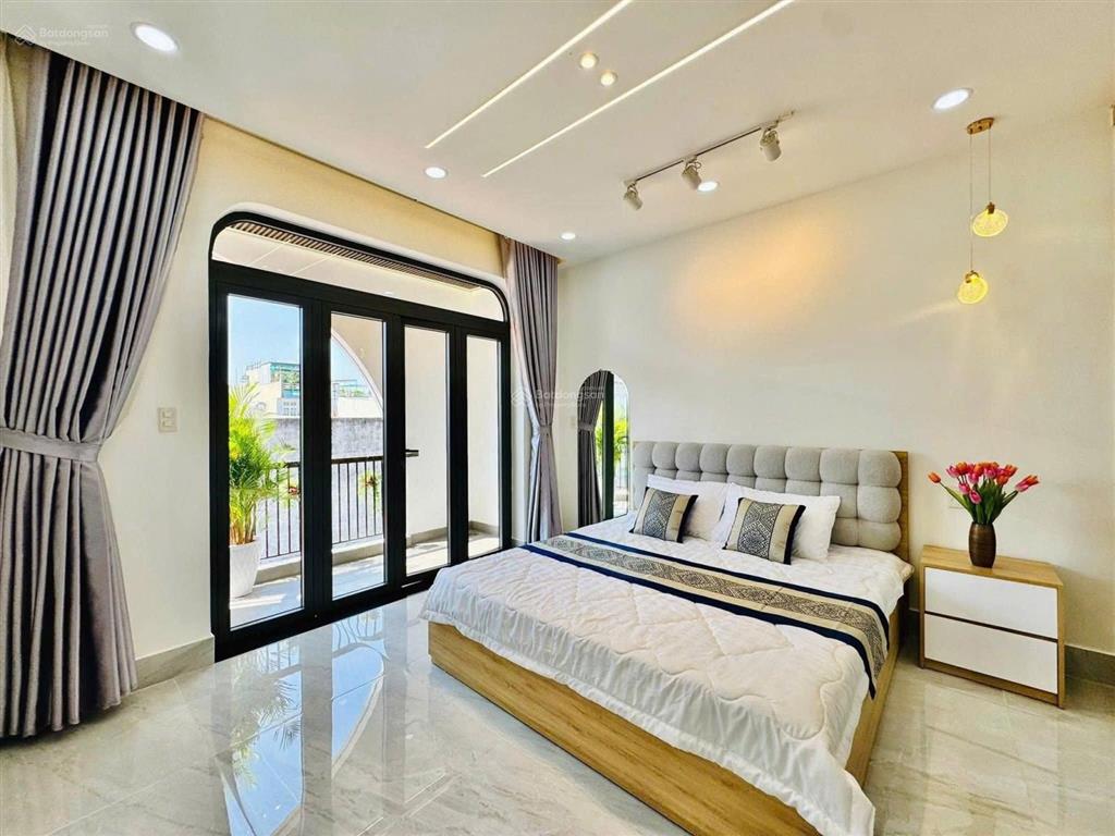 Bán nhà 93m2 đường 7m ngay cách mạng tháng 8quận 3. giá 5tỷ4 thuê 26tr. gần công viên lê thị riêng