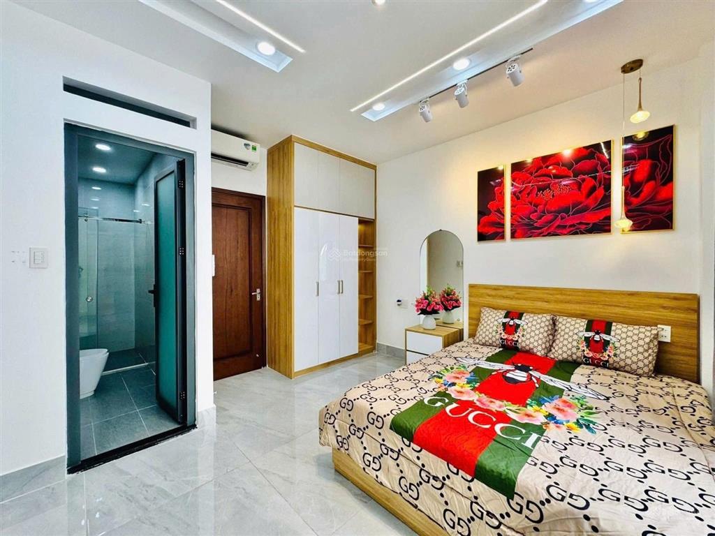 Bán nhà 93m2 đường 7m ngay cách mạng tháng 8quận 3. giá 5tỷ4 thuê 26tr. gần công viên lê thị riêng