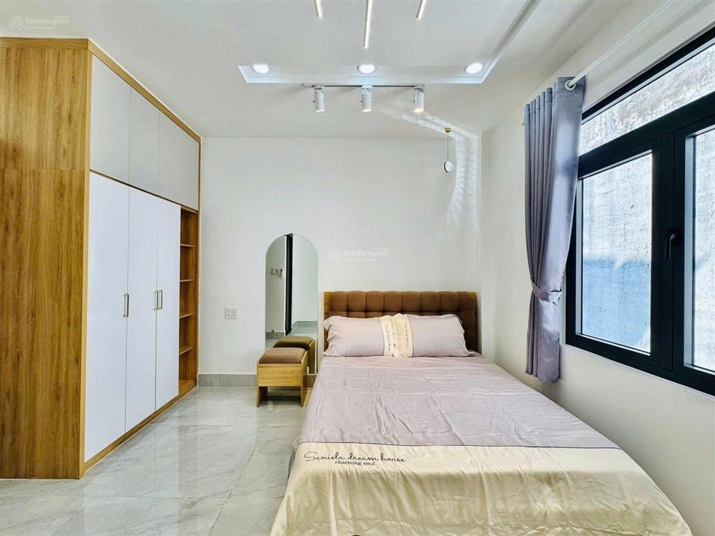 Bán nhà 93m2 đường 7m ngay cách mạng tháng 8quận 3. giá 5tỷ4 thuê 26tr. gần công viên lê thị riêng