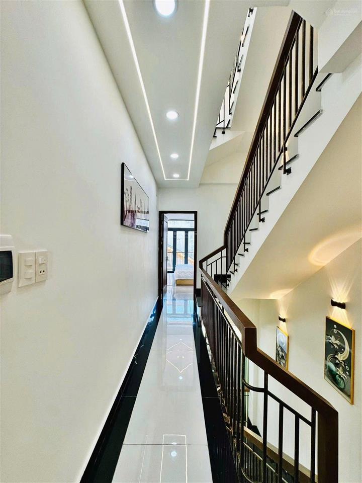 Bán nhà 93m2 đường 7m ngay cách mạng tháng 8quận 3. giá 5tỷ4 thuê 26tr. gần công viên lê thị riêng