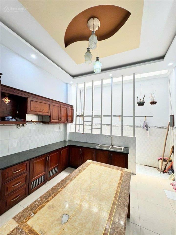 Gia đình tôi bán gấp nhà giá 3tỷ9/84,3m2 đường đào tấn, phường 5, quận 5. gần chợ hoà bình