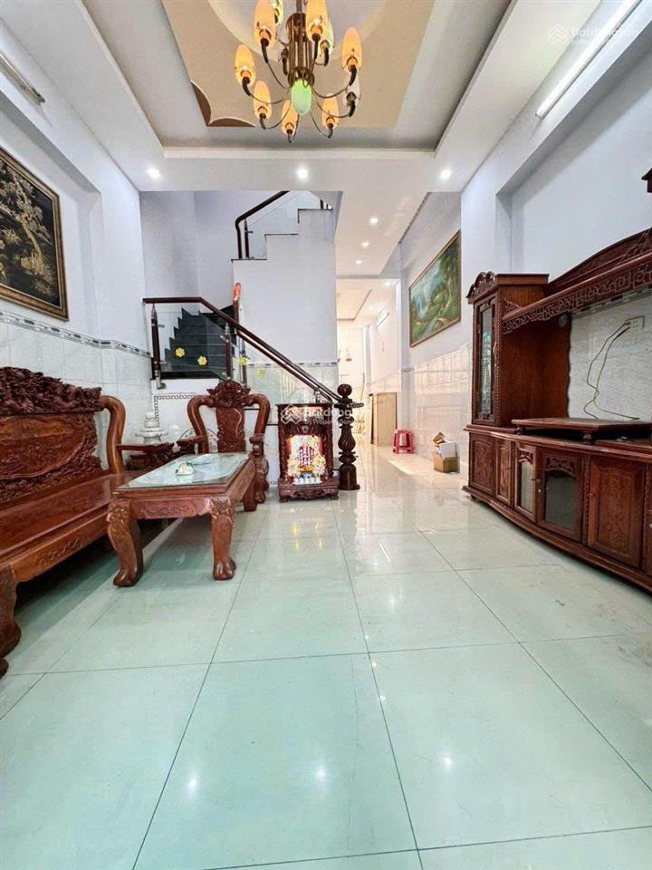 Gia đình tôi bán gấp nhà giá 3tỷ9/84,3m2 đường đào tấn, phường 5, quận 5. gần chợ hoà bình