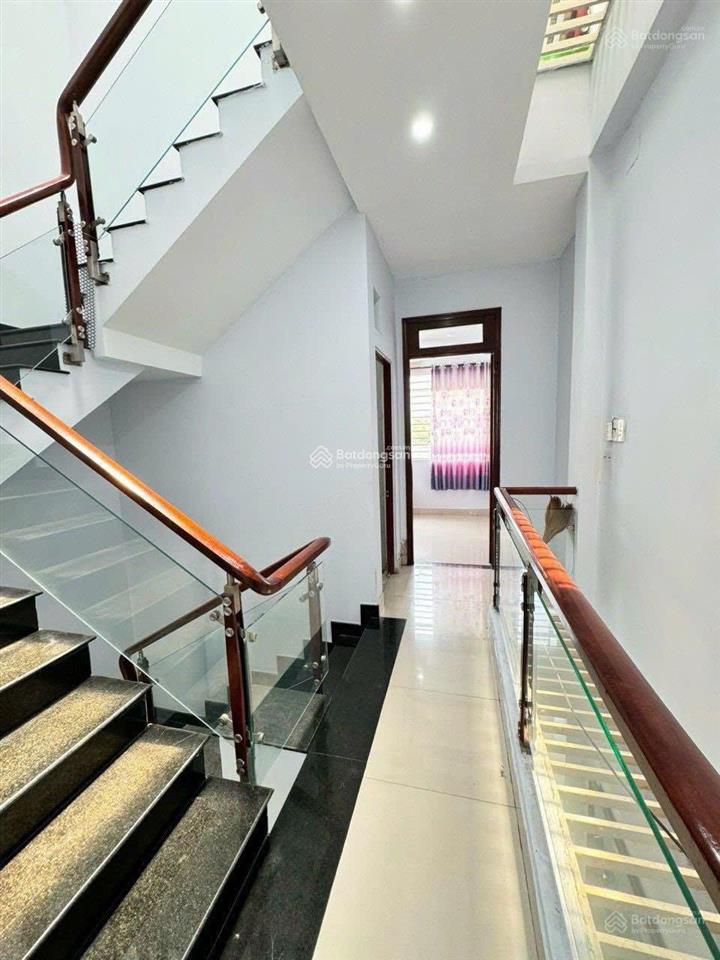 Gia đình tôi bán gấp nhà giá 3tỷ9/84,3m2 đường đào tấn, phường 5, quận 5. gần chợ hoà bình