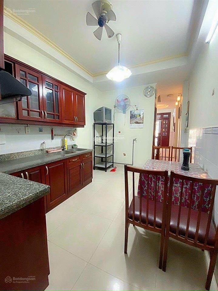 Gia đình tôi bán gấp nhà giá 3tỷ9/84,3m2 đường đào tấn, phường 5, quận 5. gần chợ hoà bình