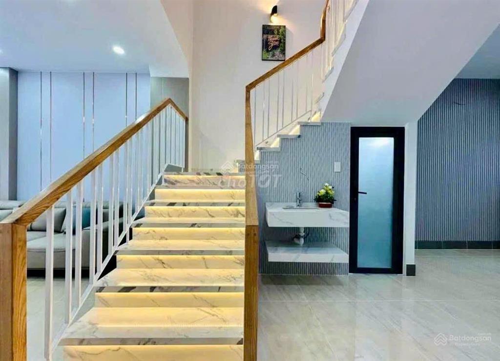 Lên sóng nhà đẹp quận 4 giá 3tỷ2/70m2, đường lê quốc hưng, phường 13. gần chợ xóm chiếu