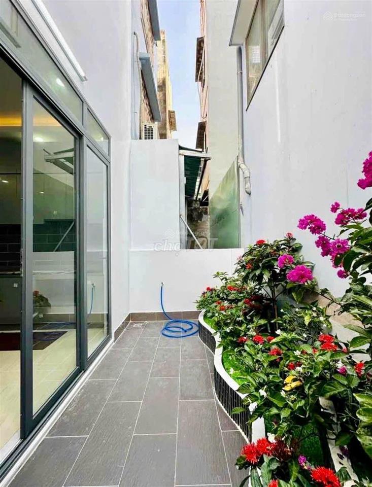 Lên sóng nhà đẹp quận 4 giá 3tỷ2/70m2, đường lê quốc hưng, phường 13. gần chợ xóm chiếu