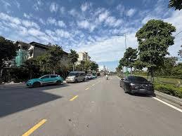 Bán nhà riêng tại tư đình căn 2 mặt đường chỉ với 53,5 tỷ, 300m2, mặt tiền 10m