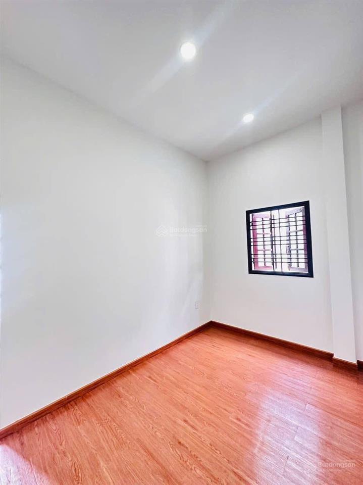 Cô hà đi định cư bán gấp nhà dt 70,2m2 bùi văn batân thuận đôngquận 7. gần chợ bùi văn ba 500m