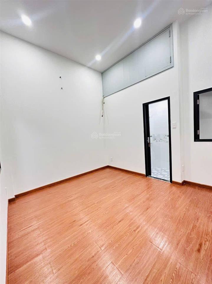 Cô hà đi định cư bán gấp nhà dt 70,2m2 bùi văn batân thuận đôngquận 7. gần chợ bùi văn ba 500m