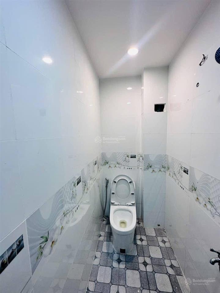 Cô hà đi định cư bán gấp nhà dt 70,2m2 bùi văn batân thuận đôngquận 7. gần chợ bùi văn ba 500m