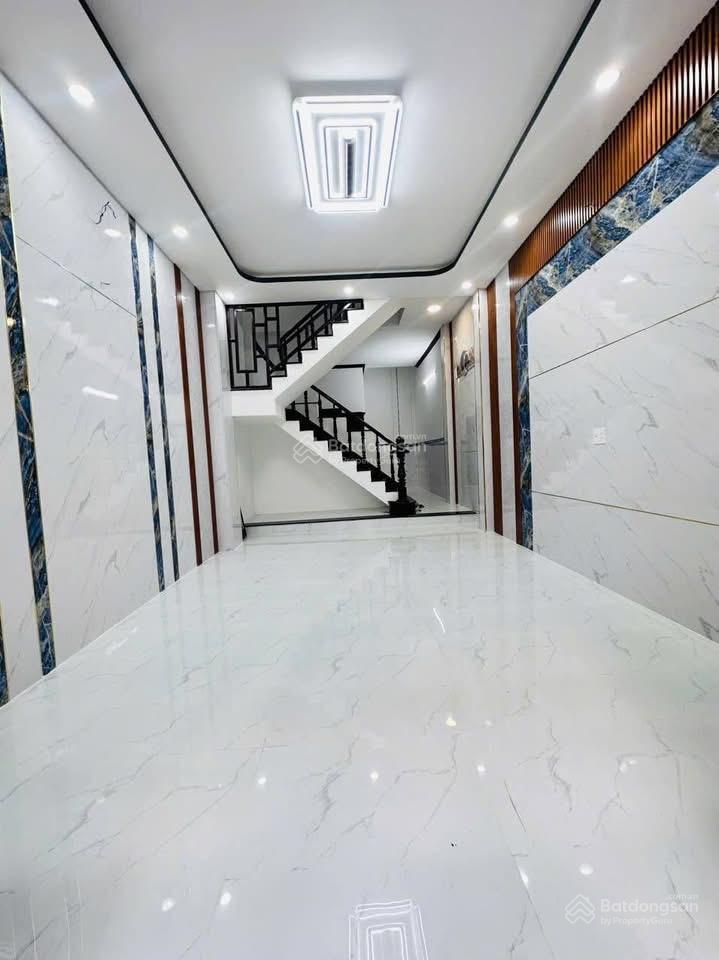 Cô hà đi định cư bán gấp nhà dt 70,2m2 bùi văn batân thuận đôngquận 7. gần chợ bùi văn ba 500m